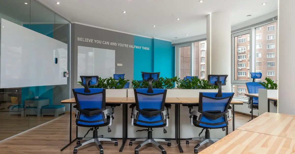 Comment choisir le mobilier parfait pour votre Atelier de Mode